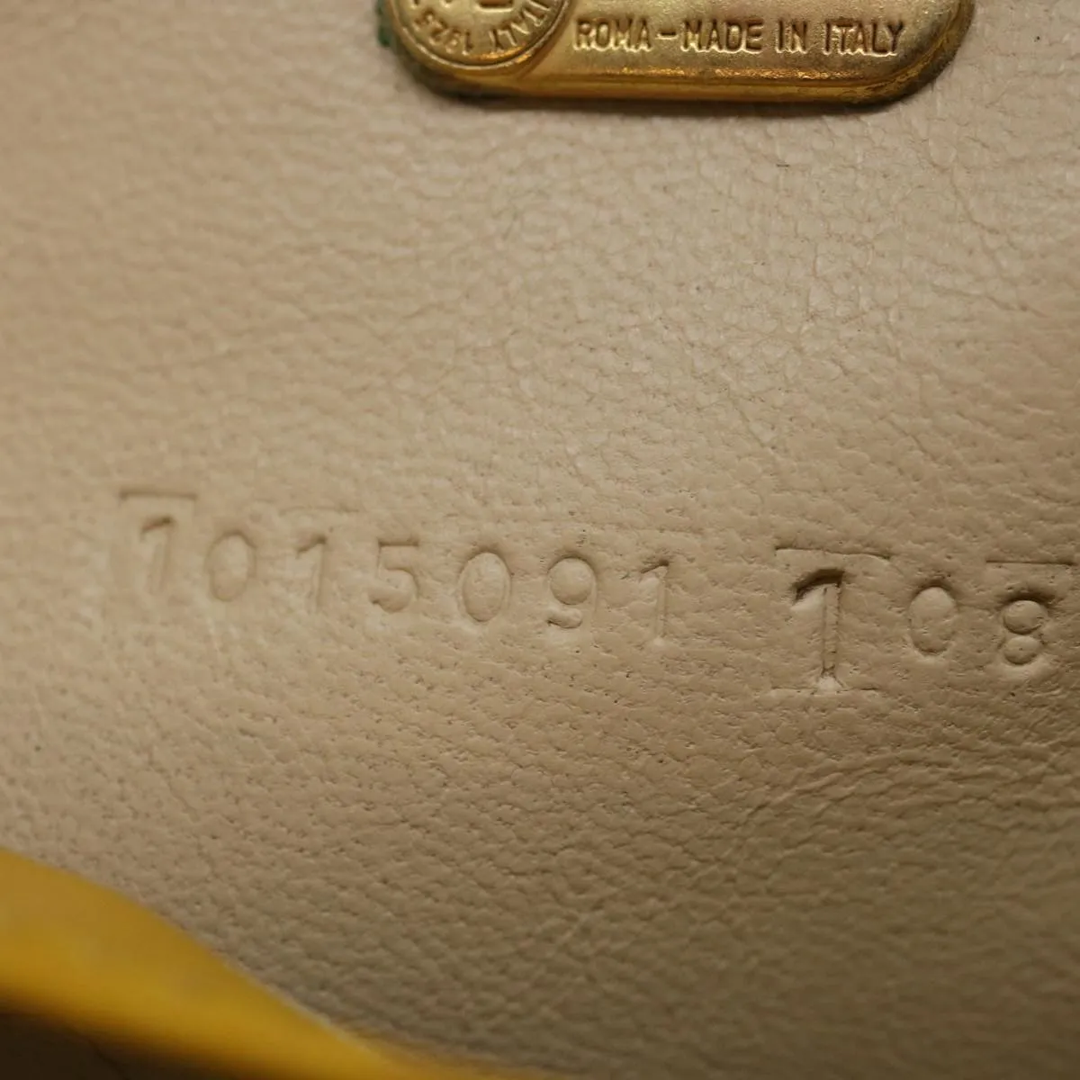 Fendi --  Canvas Shoulder Bag ()