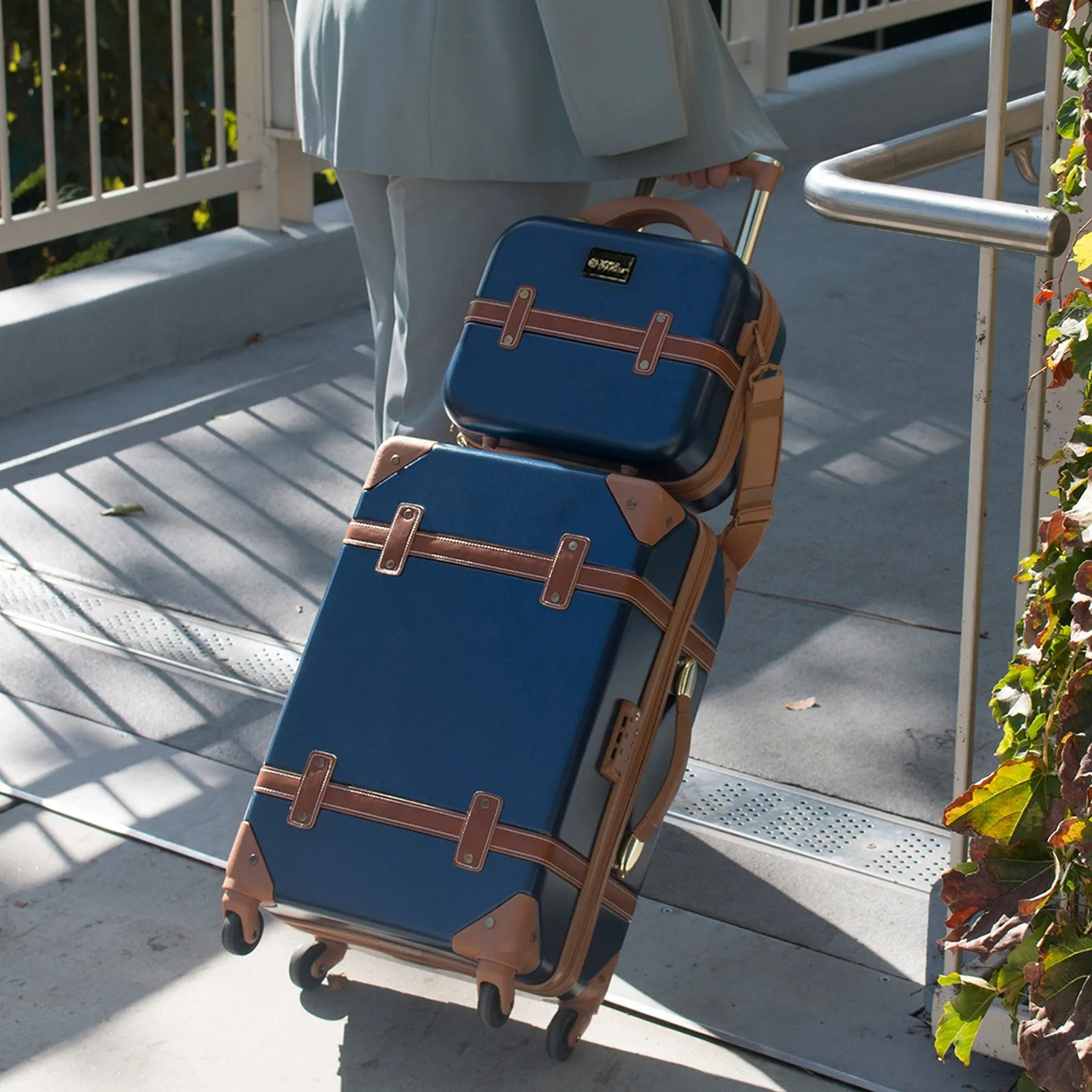 World Traveler Gatsby Luxury Trunk 2-Piece Spinner Carry-On Luggage Set
